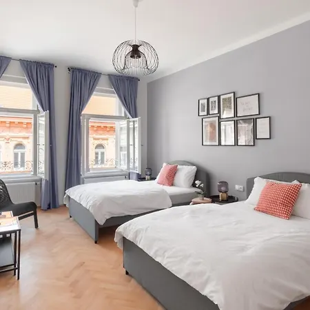 Days - Modern Just 7 Min From Wenceslas Square アパート プラハ