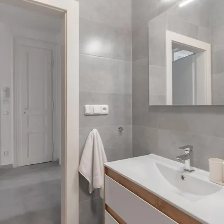 Days - Modern Apts - Fast Wifi - Netflix - 7 Min Wenceslas Sq Daire Prag