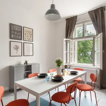 Days - Modern Apts - Fast Wifi - Netflix - 7 Min Wenceslas Sq Daire *