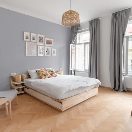 Days - Modern Apts - Fast Wifi - Netflix - 7 Min Wenceslas Sq Daire *