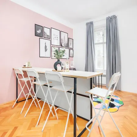 Daire Days - Modern Apts - Fast Wifi - Netflix - 7 Min Wenceslas Sq *