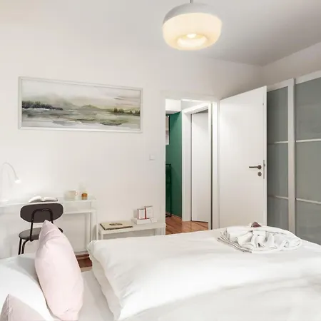 Daire Days - Modern Apts - Fast Wifi - Netflix - 7 Min Wenceslas Sq *